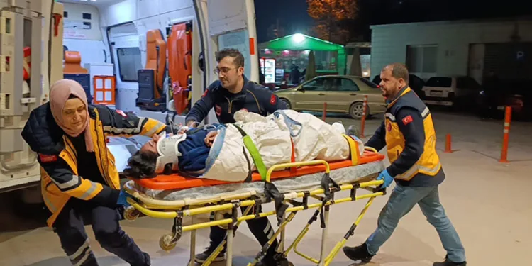 Bursa’da marketin yük asansöründe sıkışan işçi ağır yaralandı