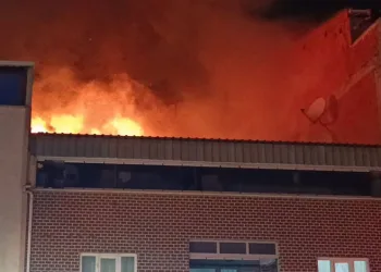 Bursa’da iki katlı evin çatısında yangın