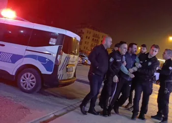 Bursa’da oğlunu yaralayan taksicinin ağabeyini vurdu