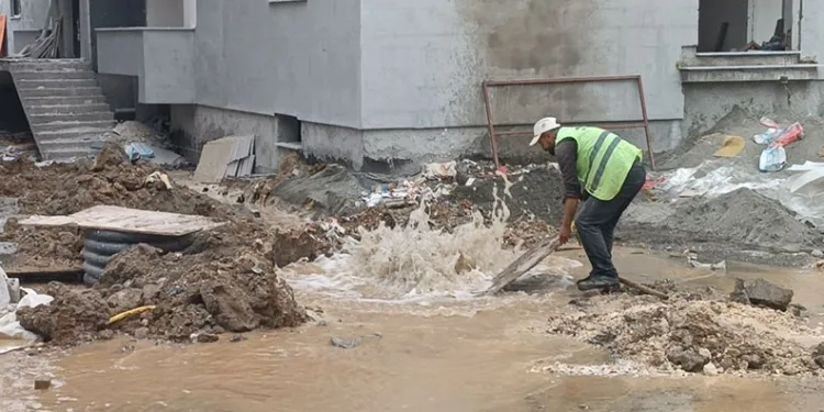 Delinen doğal gaz borusu ekipleri alarma geçirdi