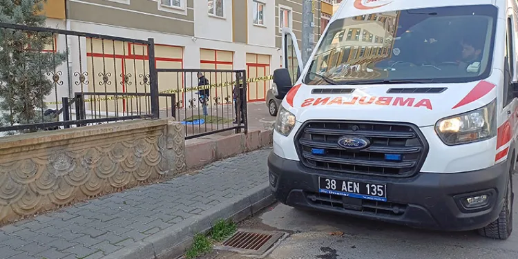 Kayseri’de 8. kattan düşen kadın öldü