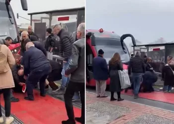 Bursa’da raylardan geçmek isteyen adama tramvay çarptı