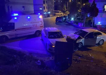 Bursa’da hız ihlali feci kazaya yol açtı: 2’si ağır 4 yaralı