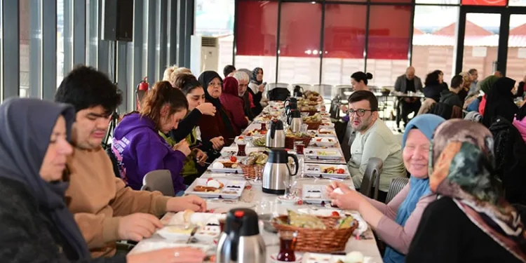 Engelli Bireyler ve Aileleri Kahvaltıda Buluştu