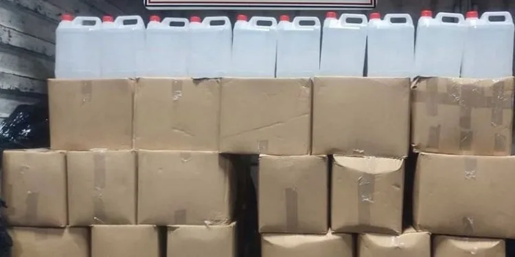 İzmir’de 860 litre etil alkol ele geçirildi