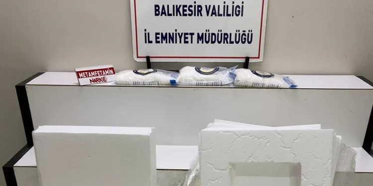 Balıkesir’de otobüs yolcusundan 3 kilo metamfetamin çıktı