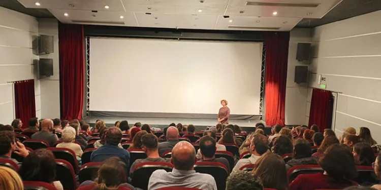 Pelin Esmer Nilüfer’de sinemaseverlerle buluştu