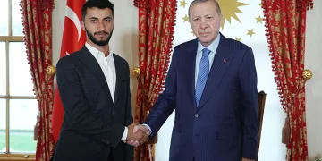 Erdoğan, Filistinli yönetmen Basel Adra’yı kabul etti
