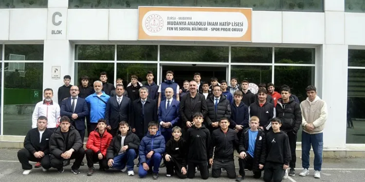 Şampiyon güreşçilere destek sözü