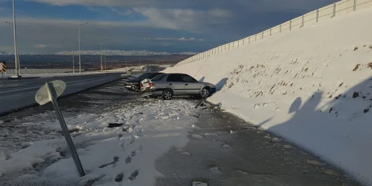 Van’da zincirleme kaza: 5 yaralı