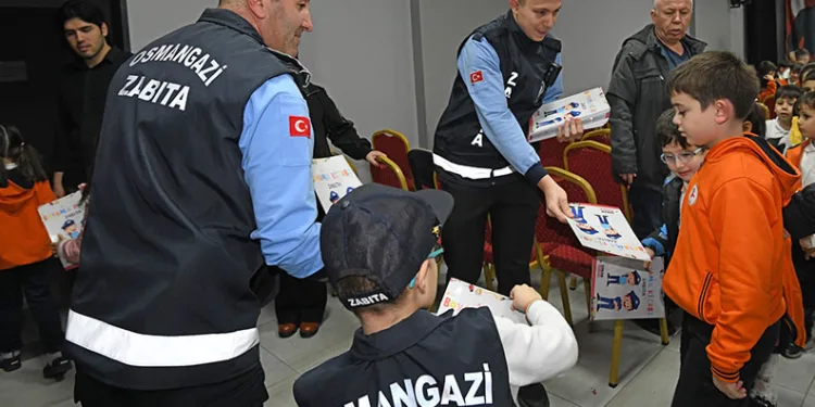 Osmangazi’de minikler zabıtanın görevlerini öğrendi