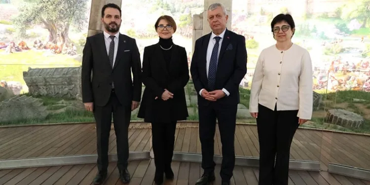 Gürcü Bakan ve dünyaca ünlü piyanist Bolkvadze’den Bursa’da tarihi yolculuk