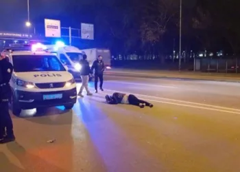 Bursa’da yoldan karşıya geçmeye çalışan kişiye otomobil çarptı
