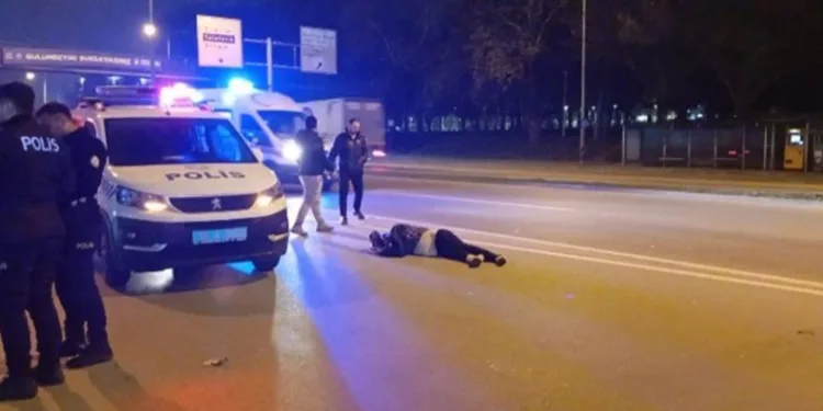 Bursa’da yoldan karşıya geçmeye çalışan kişiye otomobil çarptı
