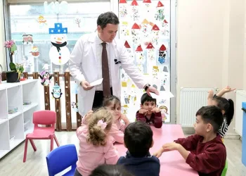 Erkan Aydın mesleğini çocuklara tanıttı