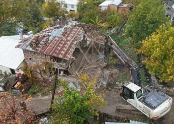 Gemlik’te Metruk Bina Temizliği Devam Ediyor