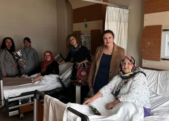 BüyükAile Ekibinden Hastalara Moral Ziyareti
