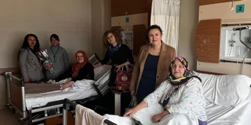 BüyükAile Ekibinden Hastalara Moral Ziyareti