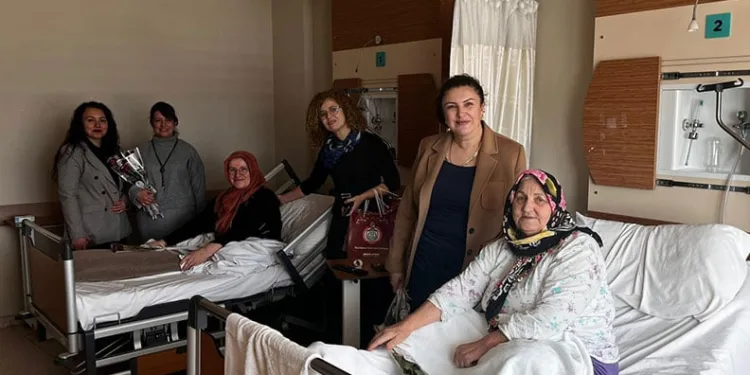 BüyükAile Ekibinden Hastalara Moral Ziyareti