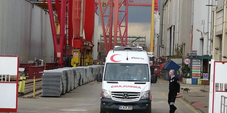 Tuzla’da tersanede iskele çöktü