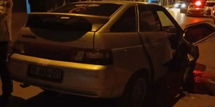 Bursa’da gece saatlerinde sıkışmalı kaza: 2 yaralı