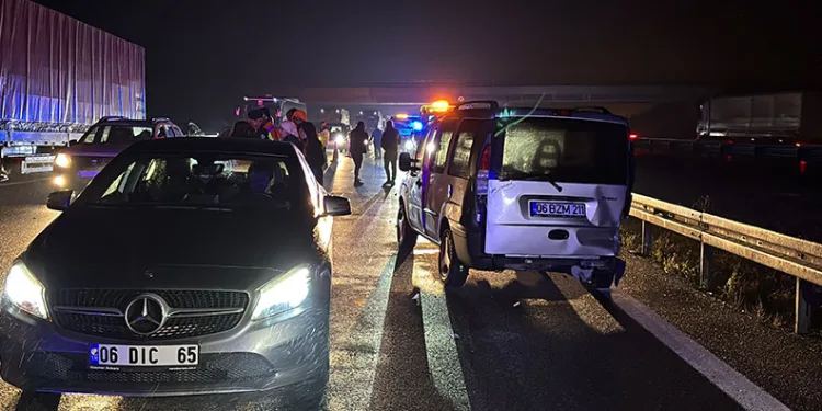 TEM’in Bolu geçişinde 3 araç çarpıştı: 7 yaralı