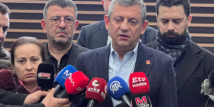 Özgür Özel duygularına hakim olamadı