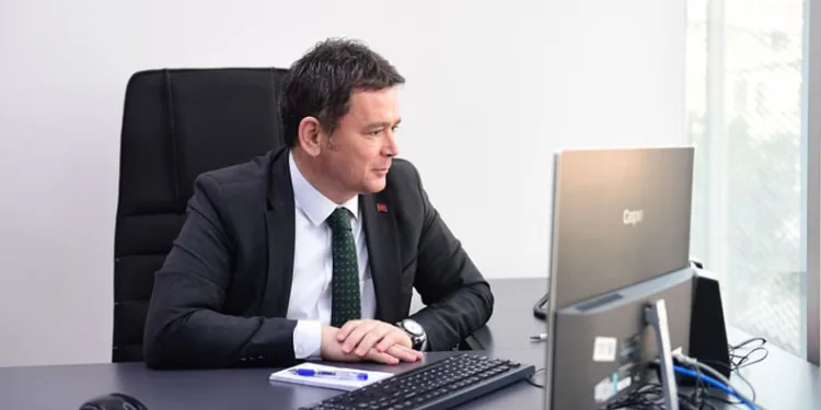 Vatandaşın telefonlarını Erkan Aydın açtı