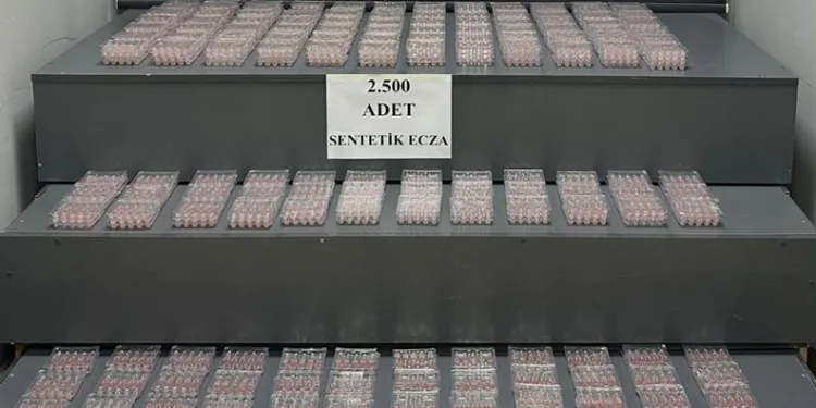 Ağrı’da tırda yüklü miktarda sentetik ecza yakalandı