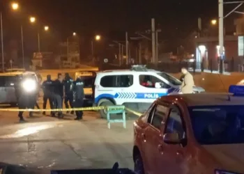 Bursa’da eğlence mekanı önünde silahlı kavga: 2 yaralı