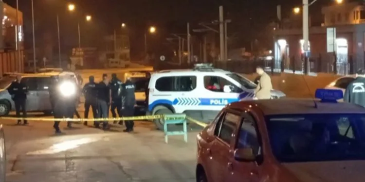Bursa’da eğlence mekanı önünde silahlı kavga: 2 yaralı