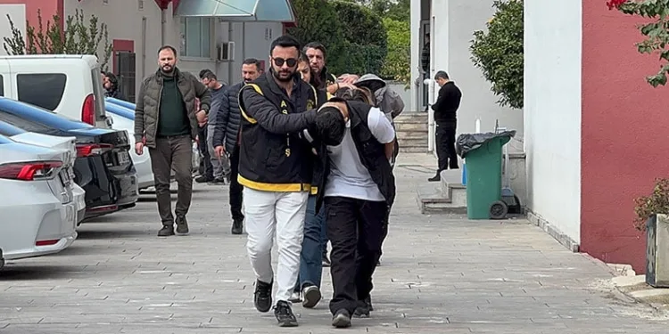 Sevgilisinin eski erkek arkadaşını öldürdü