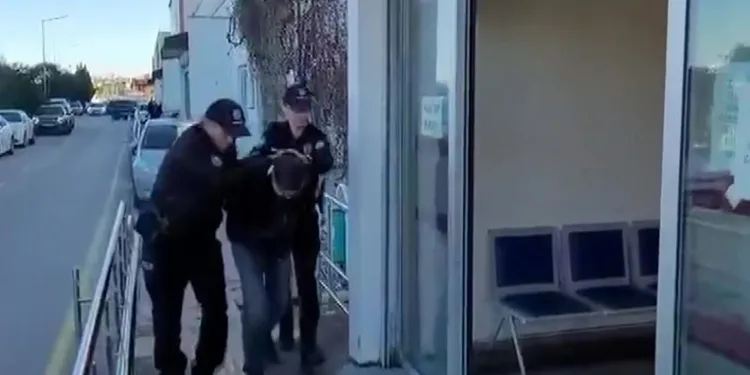 Kendisini döven komşusunu vurup tutuklandı
