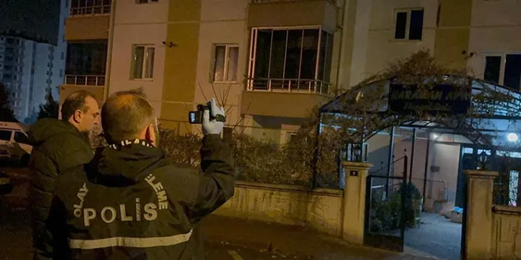 Baba-oğul arasındaki kavga kanlı bitti: 1’i ağır 2 yaralı