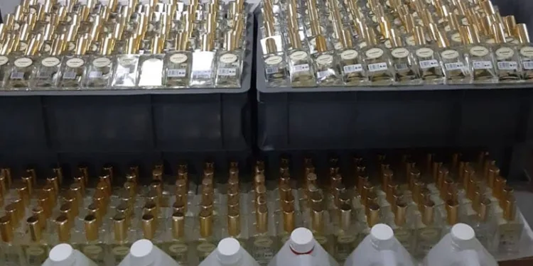 Piyasa değeri 1 milyon 200 bin TL olan kaçak parfüm ele geçirildi