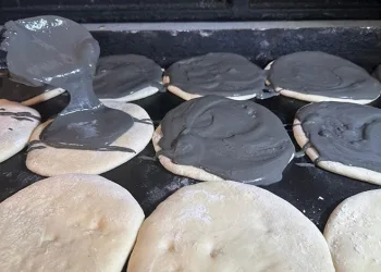 Bursa’nın Tahinli Pidesi artık siyah tahinle de yapılıyor