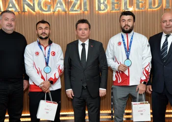 Erkan Aydın tarihi başarı yakalayan kardeşleri ağırladı
