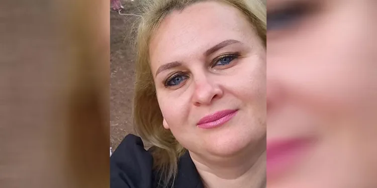 Yolun karşısına geçerken otomobilin çarptığı kadın yaşam mücadelesini kaybetti
