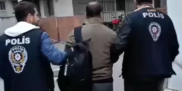 İzmir’de siber operasyonu: 4 firari dolandırıcı yakalandı