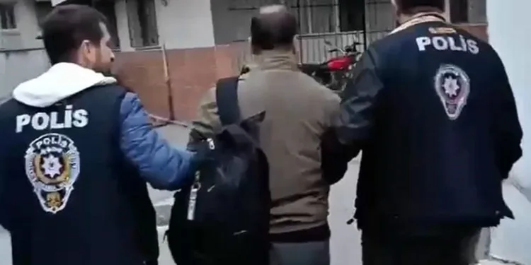 İzmir’de siber operasyonu: 4 firari dolandırıcı yakalandı