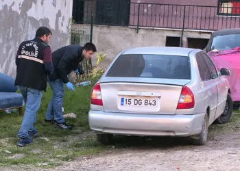 Bursa’da arkadaşına emanet ettiği otomobil kurşunlandı
