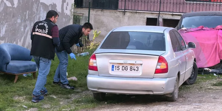 Bursa’da arkadaşına emanet ettiği otomobil kurşunlandı