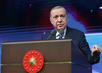 “Filistin halkının yanında dimdik duruyoruz”