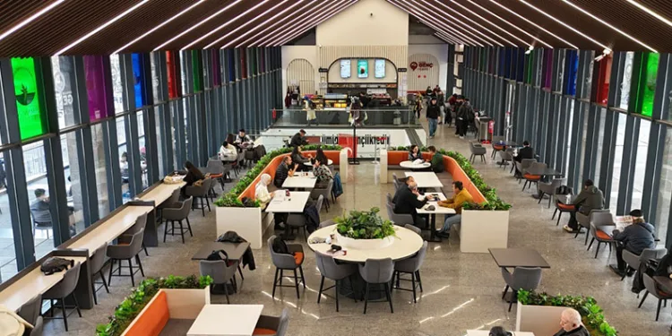 Gençler, Genç Kafe’nin müdavimi oldu