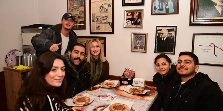 Bursa’nın asırlık lezzetlerine Osmangazi’de yolculuk yaptılar