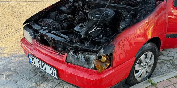 Alanya’da seyir halindeki otomobil alev aldı