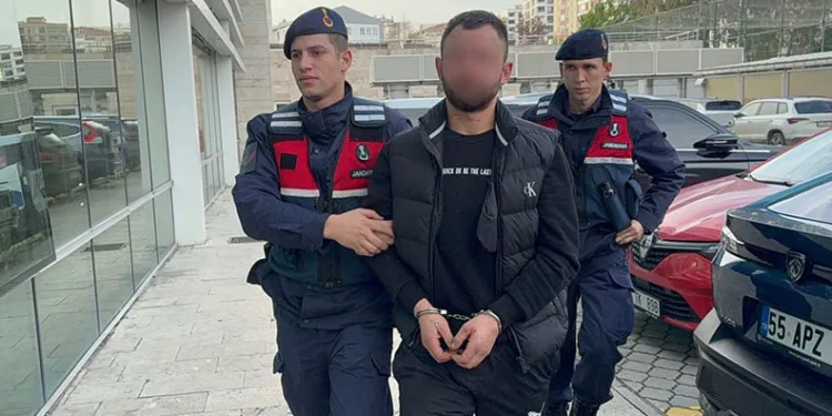 Ailesini makasla tehdit ettiği iddia edilen şahıs tutuklandı