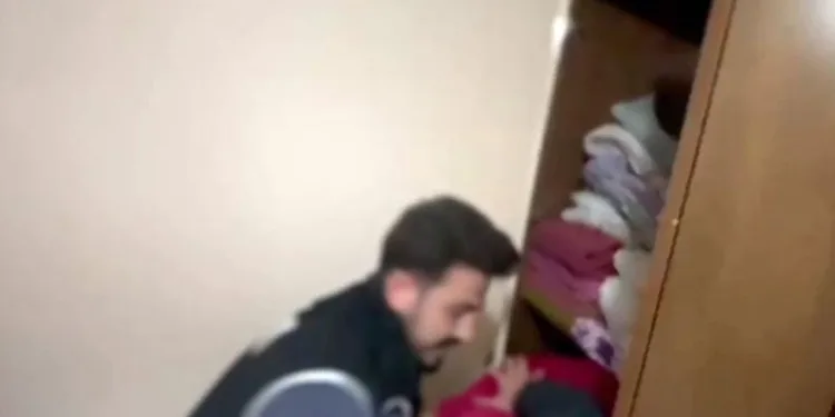 40 yıl hapis cezasıyla aranıyordu, gardıroptan çıktı