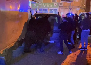 Bursa’da alkollü sürücü park halindeki 3 araca çarptı