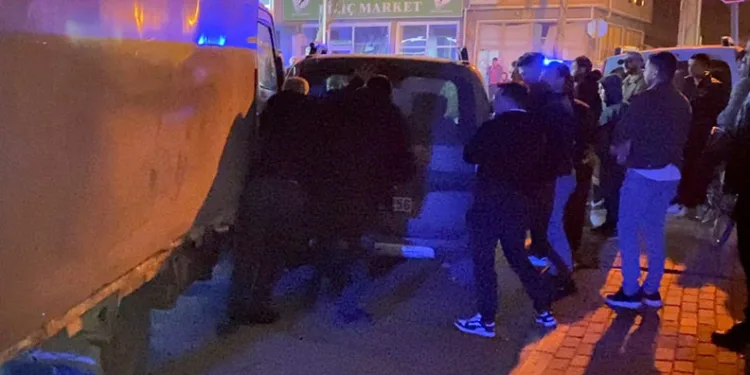Bursa’da alkollü sürücü park halindeki 3 araca çarptı